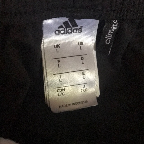 Unisex Adidas Shorts - Picture 4 of 4